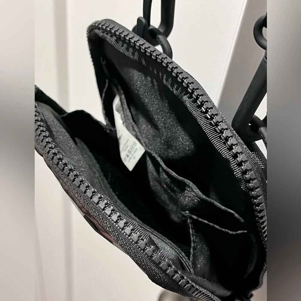 Lululemon Athletica Pre-Loved Authentic Easy Access Heritage 365 Camo Crossbody - Picture 8 of 15